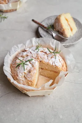 Prăjitură cu caise și rozmarin