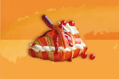 Croissant cu piersici și cremă