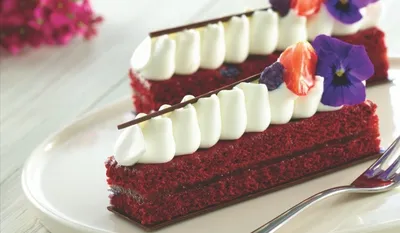 Tegral Satin Cream Cake Red Velvet