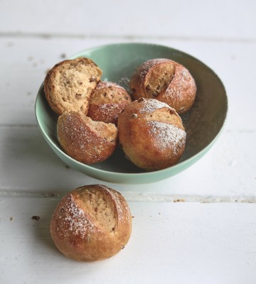 Chifle burger cu secară încolțită