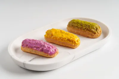 Cremfil Vanilla Eclair