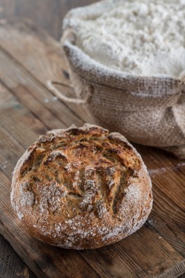 Pâine cu 7 cereale, semințe și maia