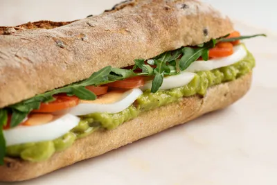Ciabatta cu ou și guacamole