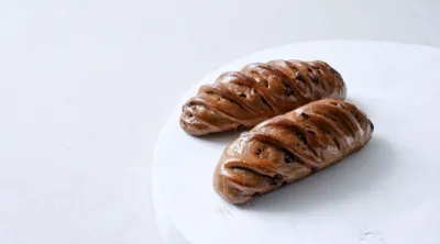 Baton dulce cu pepite de ciocolată