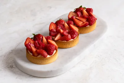 Tartă cu cremă de vanilie și fructe