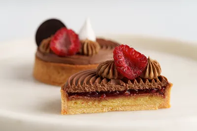 Tartă cu ciocolată și zmeură