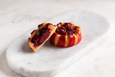 Danish bicolor cu umplutură de vișine